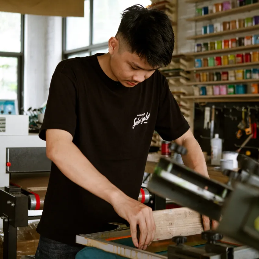 Áo Thun Cotton "Stronger", Động Lực Cho Hành Trình Đầy Trải Nghiệm, Áo Thun In Lụa, Áo Unisex Dễ Phối Đồ, Thời Trang Độc Đáo, Áo Du Lịch, Quà Lưu Niệm