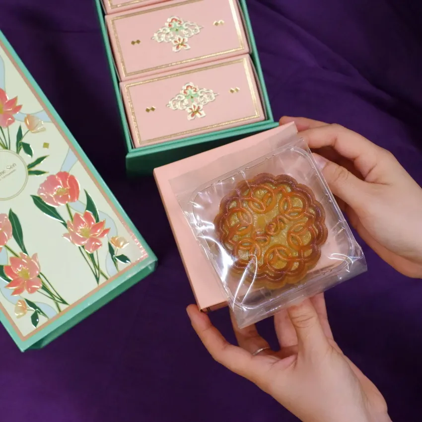 "Moonlit Melody" Mid-Autumn Gift Box, Swaying Reunion Melodies, 4 Premium Moon Cake Gift Box, Exclusive Design With Bag, Moon Festival Gift For Partner "Moonlit Melody" Mid-Autumn Gift Box, Swaying Reunion Melodies, 4 Premium Moon Cake Gift Box, Exclusive Design With Bag, Moon Festival Gift For Partner