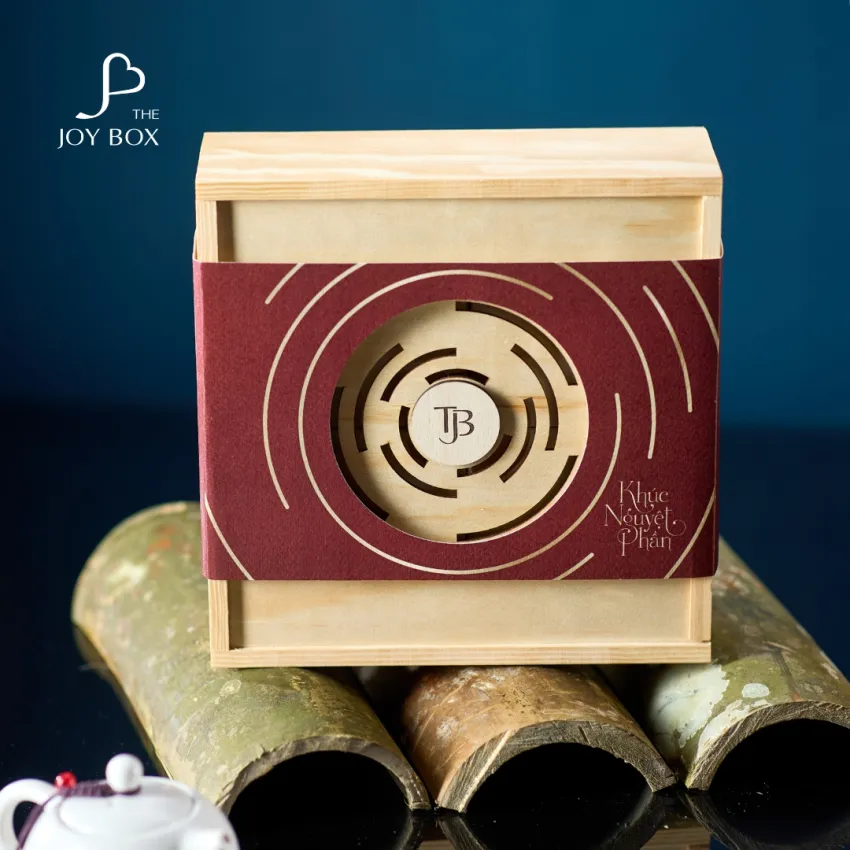 Hộp Quà Trung Thu "Nguyệt Tỏa", Rạng Rỡ Phút Sum Vầy, Set Quà Bánh Trung Thu & Trà Thượng Hạng, Hộp Gỗ Cao Cấp, Quà Biếu, Quà Lưu Niệm Việt Nam Hộp Quà Trung Thu "Nguyệt Tỏa", Rạng Rỡ Phút Sum Vầy, Set Quà Bánh Trung Thu & Trà Thượng Hạng, Hộp Gỗ Cao Cấp, Quà Biếu, Quà Lưu Niệm Việt Nam