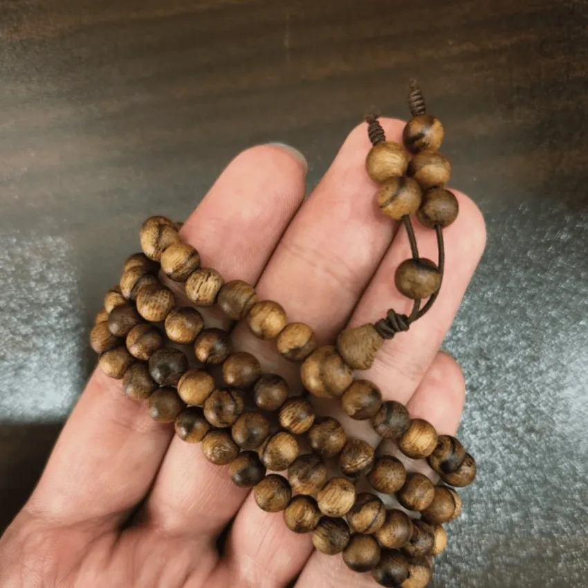 Vòng Tay Trầm Hương Tự Nhiên 108 Hạt 6 Li, Món Quà Bảo Hộ Bình An, Trầm Hương Tự Nhiên, Chuỗi Mala Thiền Định, Quà Lưu Niệm Việt Nam, Quà Cho Bố Mẹ