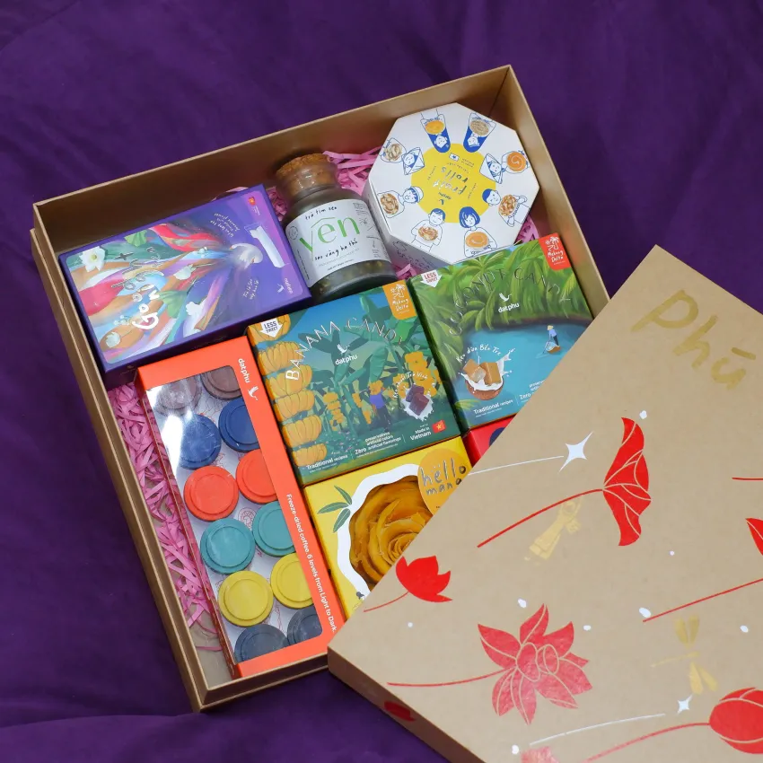 Set Quà "Phú", Muôn Vị Nông Sản Việt, Hộp Quà Kẹo Mứt Cùng Socola, Trà & Cà Phê Việt, Đặc Sản Việt Nam, Quà Biếu Cao Cấp, Quà Việt Nam Cho Người Nước Ngoài