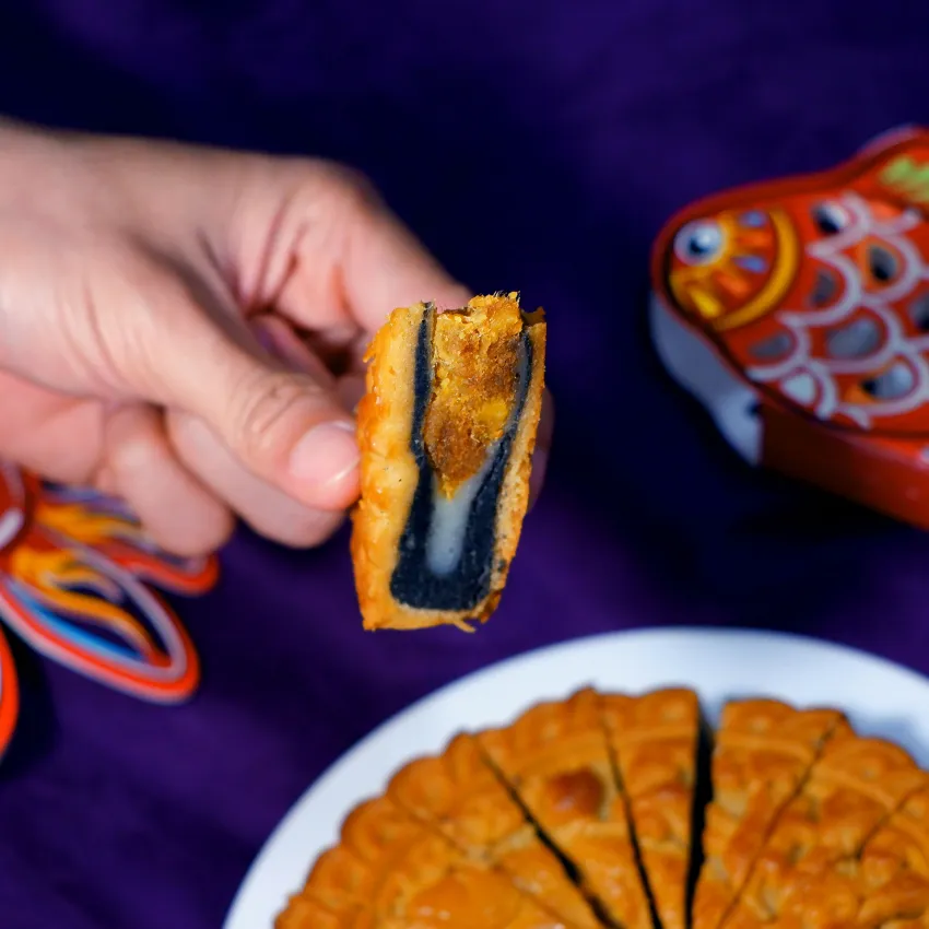 Hộp Bánh Trung Thu "Moonchi", Vị Bánh Thủ Công Cho Mùa Trăng Ấm Áp, Bánh Trung Thu Nhân Mochi Độc Đáo, Quà Trung Thu, Quà Tặng Doanh Nghiệp, Quà Biếu Hộp Bánh Trung Thu "Moonchi", Vị Bánh Thủ Công Cho Mùa Trăng Ấm Áp, Bánh Trung Thu Nhân Mochi Độc Đáo, Quà Trung Thu, Quà Tặng Doanh Nghiệp, Quà Biếu