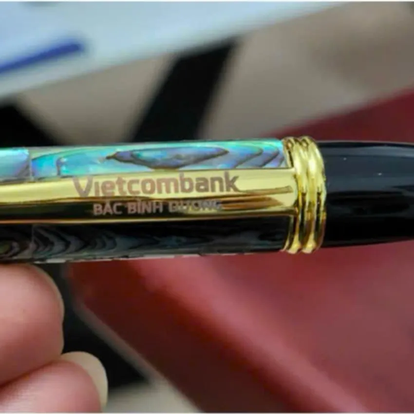 Craftsmanship Mother Of Pearl Pen, Exquisite Craftsmanship, Intricate Patterns, Elegant and Luxurious Beauty, Premium Gift, Corporate Gift Craftsmanship Mother Of Pearl Pen, Exquisite Craftsmanship, Intricate Patterns, Elegant and Luxurious Beauty, Premium Gift, Corporate Gift