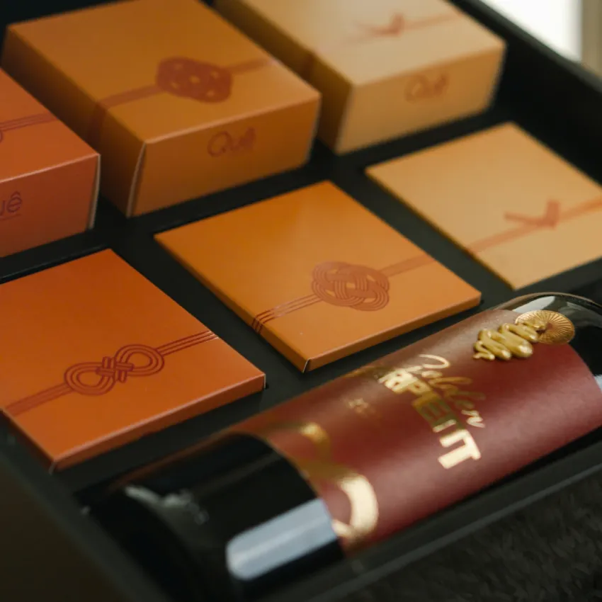 "Scented Voyage" Mid-Autumn Gift Box, A Taste Of Childhood Memories, Set Of 6 Mooncakes, Pia Cakes & Wine, Corporate Mid-Autumn Gift Set, Gift For Family