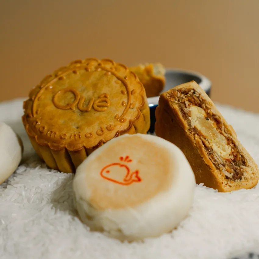 "Scented Voyage" Mid-Autumn Gift Box, A Taste Of Childhood Memories, Set Of 6 Mooncakes, Pia Cakes & Wine, Corporate Mid-Autumn Gift Set, Gift For Family