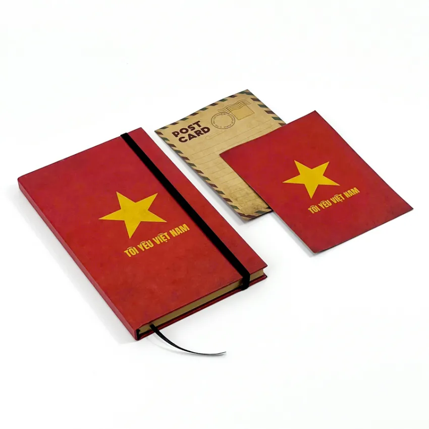 Sổ Tay "Tôi Yêu Việt Nam" Kèm Postcard, Cờ Đỏ Sao Vàng Tung Bay, Sổ Tay Gáy Keo Vintage, Sổ Quốc Kỳ Việt Nam, Quà Lưu Niệm Việt Nam, Quà Tặng Đồng Nghiệp Sổ Tay "Tôi Yêu Việt Nam" Kèm Postcard, Cờ Đỏ Sao Vàng Tung Bay, Sổ Tay Gáy Keo Vintage, Sổ Quốc Kỳ Việt Nam, Quà Lưu Niệm Việt Nam, Quà Tặng Đồng Nghiệp