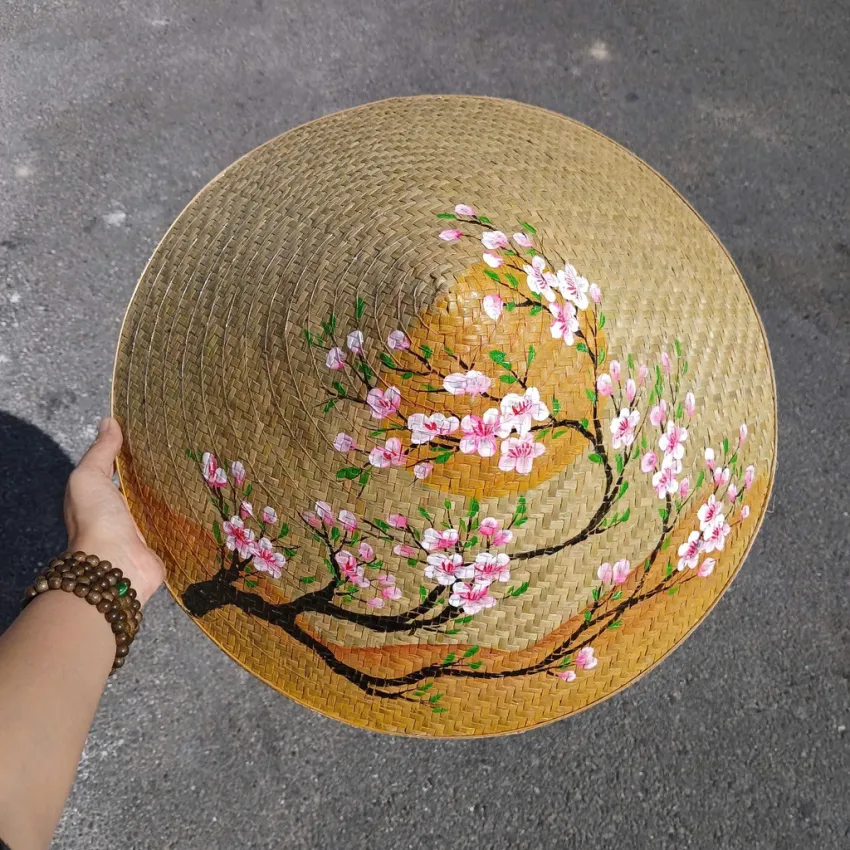 Nón Lá Cỏ Bàng Vẽ Tay Chủ Đề Hoa, Tôn Nét Duyên Nhẹ Nhàng, Nón Lá Thủ Công Việt Nam, Nón Lá Kèm Quai Vải, Quà Lưu Niệm Việt Nam, Quà Tặng Thủ Công Nón Lá Cỏ Bàng Vẽ Tay Chủ Đề Hoa, Tôn Nét Duyên Nhẹ Nhàng, Nón Lá Thủ Công Việt Nam, Nón Lá Kèm Quai Vải, Quà Lưu Niệm Việt Nam, Quà Tặng Thủ Công