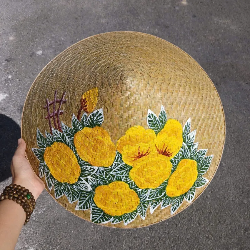 Nón Lá Cỏ Bàng Vẽ Tay Chủ Đề Hoa, Tôn Nét Duyên Nhẹ Nhàng, Nón Lá Thủ Công Việt Nam, Nón Lá Kèm Quai Vải, Quà Lưu Niệm Việt Nam, Quà Tặng Thủ Công Nón Lá Cỏ Bàng Vẽ Tay Chủ Đề Hoa, Tôn Nét Duyên Nhẹ Nhàng, Nón Lá Thủ Công Việt Nam, Nón Lá Kèm Quai Vải, Quà Lưu Niệm Việt Nam, Quà Tặng Thủ Công