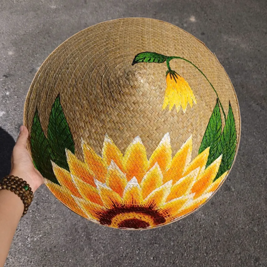 Nón Lá Cỏ Bàng Vẽ Tay Chủ Đề Hoa, Tôn Nét Duyên Nhẹ Nhàng, Nón Lá Thủ Công Việt Nam, Nón Lá Kèm Quai Vải, Quà Lưu Niệm Việt Nam, Quà Tặng Thủ Công Nón Lá Cỏ Bàng Vẽ Tay Chủ Đề Hoa, Tôn Nét Duyên Nhẹ Nhàng, Nón Lá Thủ Công Việt Nam, Nón Lá Kèm Quai Vải, Quà Lưu Niệm Việt Nam, Quà Tặng Thủ Công