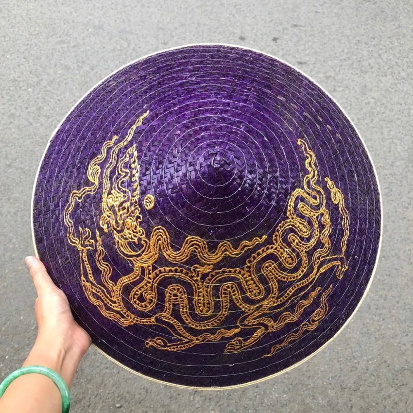 Nón Lá Cỏ Bàng Vẽ Rồng Phụng, Từng Đường Cong Kiêu Hãnh, Nón Lá Thủ Công Tặng Kèm Quai Vải, Nón Lá Cỏ Chắc Chắn, Quà Tặng Thủ Công, Quà Lưu Niệm Việt Nam Nón Lá Cỏ Bàng Vẽ Rồng Phụng, Từng Đường Cong Kiêu Hãnh, Nón Lá Thủ Công Tặng Kèm Quai Vải, Nón Lá Cỏ Chắc Chắn, Quà Tặng Thủ Công, Quà Lưu Niệm Việt Nam
