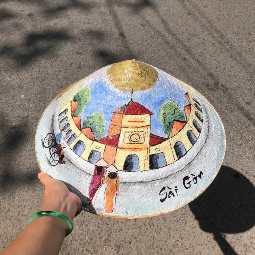Nón Lá Cỏ Bàng Vẽ Địa Danh Việt Nam, Chuyến Du Hành Bản Sắc, Nón Lá Thủ Công Tặng Kèm Quai Vải, Cỏ Chắc Chắn, Quà Lưu Niệm Việt Nam, Quà Thủ Công