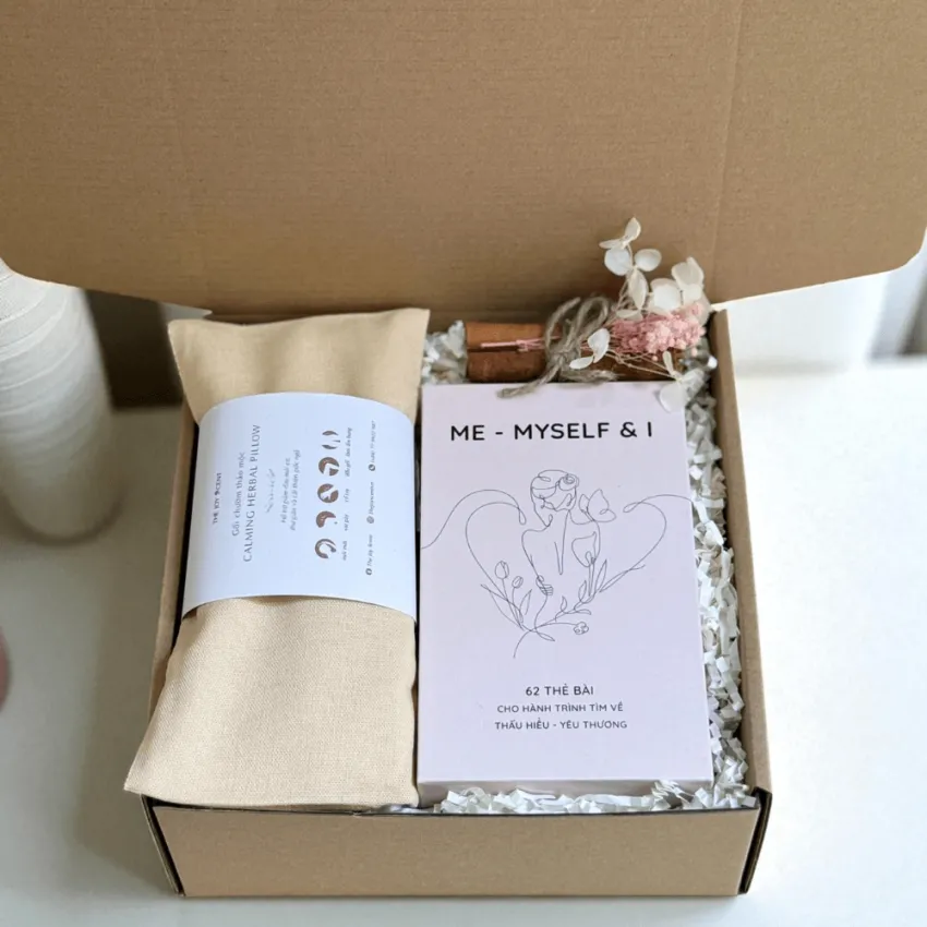 “Embrace Yourself” Women’s Day Gift Box, A Reminder To Love Herself, Self-Love Gift Set With Card Deck & Herbal Pillow, Women’s Day Gift For Her