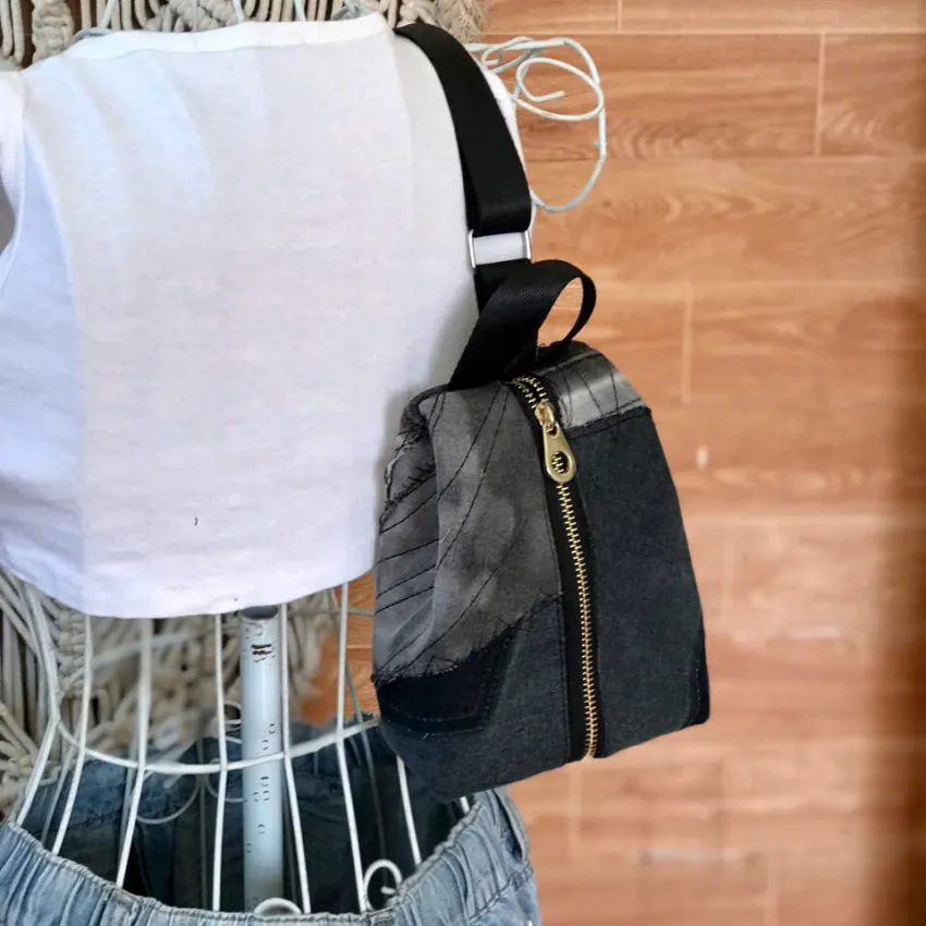 Túi đeo chéo balo mini K6 từ jeans tái chế mảng màu hoàn thiện dấu ấn riêng, phụ kiện thời trang bền vững làm quà sinh nhật sáng tạo Túi đeo chéo balo mini K6 từ jeans tái chế mảng màu hoàn thiện dấu ấn riêng, phụ kiện thời trang bền vững làm quà sinh nhật sáng tạo