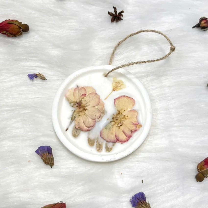 Q-Eco DIY dried flower scented wax kit brings joy through authentic handcraft experience, allowing you to make scented wax at home using natural ingredients, creating meaningful birthday gift and creative handmade present Q-Eco DIY dried flower scented wax kit brings joy through authentic handcraft experience, allowing you to make scented wax at home using natural ingredients, creating meaningful birthday gift and creative handmade present