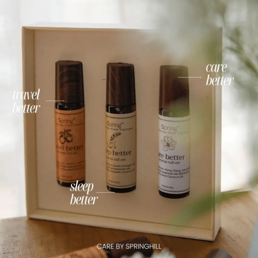 Set 3 thanh lăn tinh dầu hữu cơ mang đến sự thư giãn toàn diện cho cả thể chất và tinh thần, tinh dầu thiên nhiên hỗ trợ ngủ ngon, tạo nên món quà tặng sức khỏe đầy ý nghĩa cho cuộc sống cân bằng.