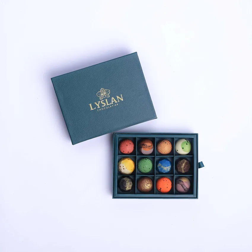 12-piece bonbon chocolate box with unique Vietnamese recipe, specialty chocolate featuring natural ingredients and special flavors as gifts for foreigners 12-piece bonbon chocolate box with unique Vietnamese recipe, specialty chocolate featuring natural ingredients and special flavors as gifts for foreigners