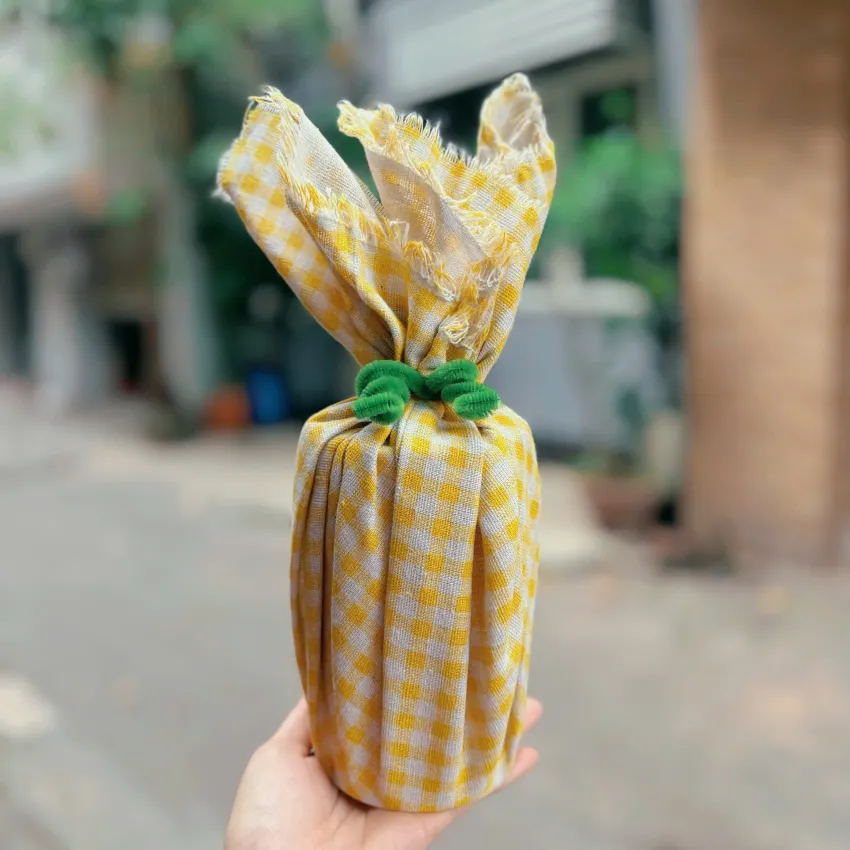 Quà tặng cacao HeyDay sữa dừa 350g với hương vị khó quên như yêu thương khó tả, lọ cacao mix vị quấn khăn rằn độc đáo là đặc sản Việt Nam ý nghĩa. Quà tặng cacao HeyDay sữa dừa 350g với hương vị khó quên như yêu thương khó tả, lọ cacao mix vị quấn khăn rằn độc đáo là đặc sản Việt Nam ý nghĩa.