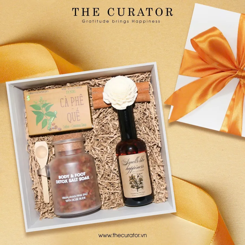 "Relaxing" gift box soothes tranquil moments with premium gift set featuring pink salt plus fragrance spray and soap made from natural ingredients, creating a perfect luxury present. "Relaxing" gift box soothes tranquil moments with premium gift set featuring pink salt plus fragrance spray and soap made from natural ingredients, creating a perfect luxury present.
