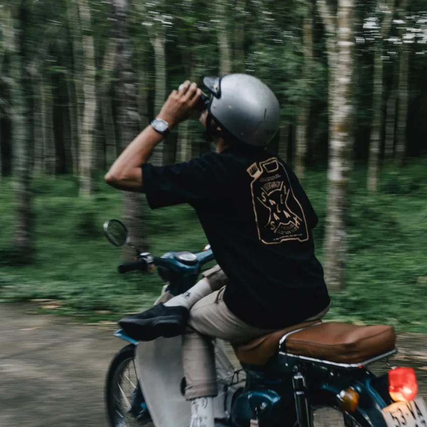 Fill 'er Up cotton t-shirt with exclusive design, full of fun energy, perfect for travel, impressive birthday gift and Vietnamese souvenir.