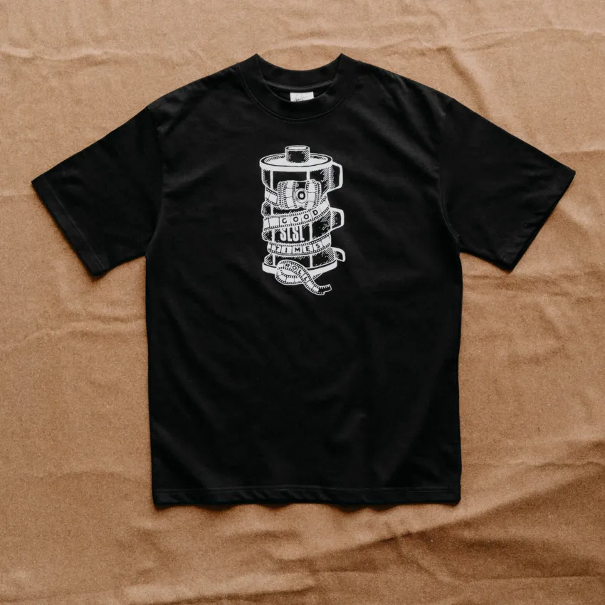 The "Good Times Roll" black cotton T-shirt captures every moment with a creative design, perfect for photography, travel, birthdays, or as a Vietnamese souvenir. The "Good Times Roll" black cotton T-shirt captures every moment with a creative design, perfect for photography, travel, birthdays, or as a Vietnamese souvenir.