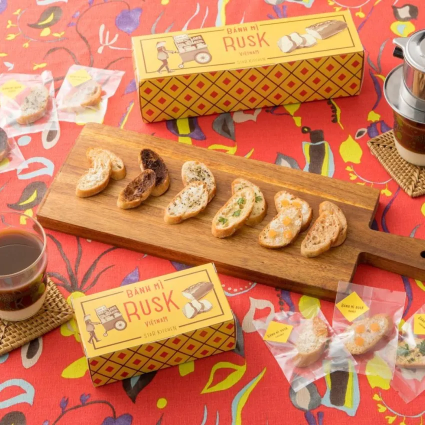 Bánh Mì Rusk Việt Nam với công thức riêng tạo nên hương vị đặc trưng, lát bánh mì giòn thơm mang vị ẩm thực Việt, đóng gói đẹp mắt, thích hợp làm quà tặng đặc sản hay quà lưu niệm Việt Nam. Bánh Mì Rusk Việt Nam với công thức riêng tạo nên hương vị đặc trưng, lát bánh mì giòn thơm mang vị ẩm thực Việt, đóng gói đẹp mắt, thích hợp làm quà tặng đặc sản hay quà lưu niệm Việt Nam.