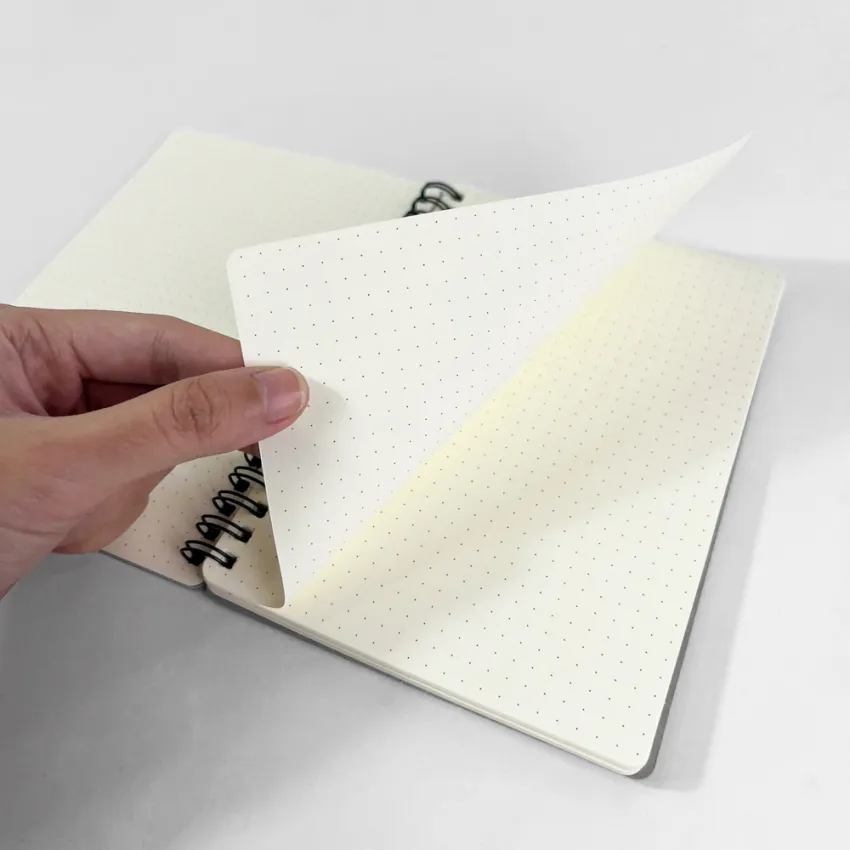 Sổ tay lò xo giấy mỹ thuật cao cấp, 100 trang với giấy chấm bi và dòng kẻ, mang sắc màu tươi mới cho ngày bận rộn, thích hợp làm quà tặng đồng nghiệp và quà lưu niệm. Sổ tay lò xo giấy mỹ thuật cao cấp, 100 trang với giấy chấm bi và dòng kẻ, mang sắc màu tươi mới cho ngày bận rộn, thích hợp làm quà tặng đồng nghiệp và quà lưu niệm.