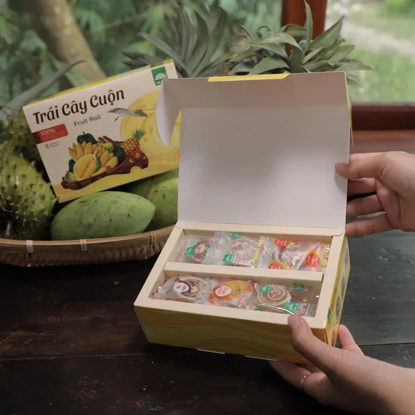The Tu Bong 180g Fruit Roll Box brings 8 tropical flavors from lush gardens – a low-sugar snack, Southern Vietnamese specialty, and a meaningful gift for international friends.