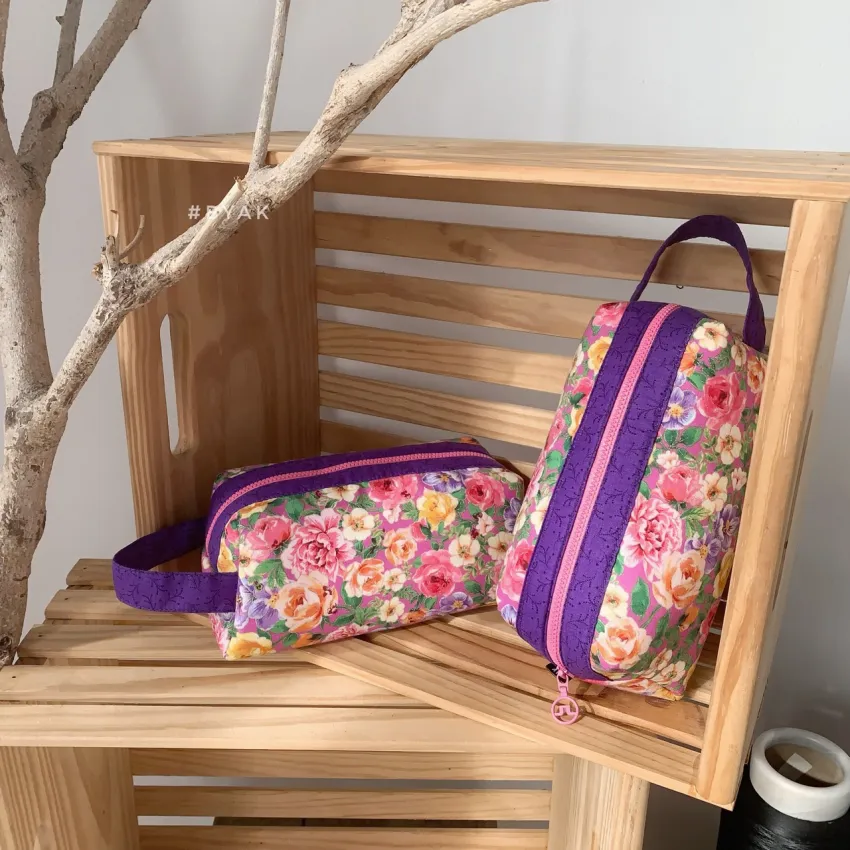 Túi hộp đựng đồ cá nhân có quai bằng vải cotton ép bông, form đứng vững, không gian rộng rãi tiện lợi, quà sinh nhật độc đáo và cá tính.