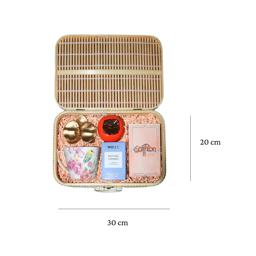 "Graceful Beauty" gift box showcases vibrant natural beauty with premium tea set featuring porcelain cup including saffron and honey, creating an elegant gift for her and premium birthday gift. "Graceful Beauty" gift box showcases vibrant natural beauty with premium tea set featuring porcelain cup including saffron and honey, creating an elegant gift for her and premium birthday gift.