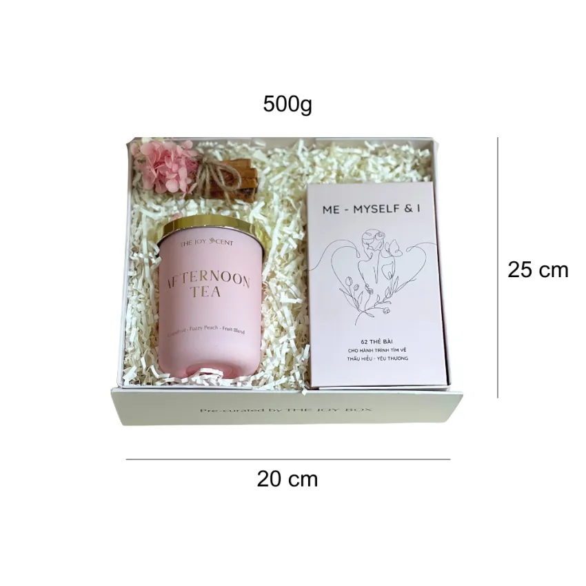 The “Scent Of Calm” gift box combines a sweet sense of peace with a scented candle and inspirational cardsThe “Scent Of Calm” gift box combines a sweet sense of peace with a scented candle and inspirational cards