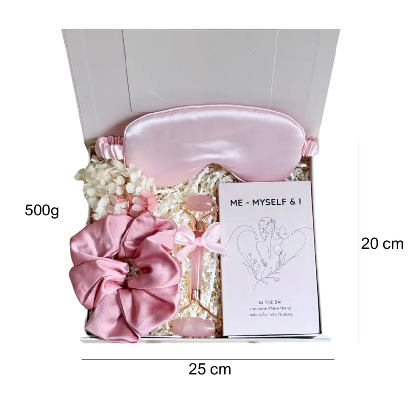 Hộp quà 20/10 “Night Blossom” mang đến sự dịu êm giữa nhịp sống hối hả, gồm thẻ bài, cột tóc lụa, bịt mắt và thanh lăn